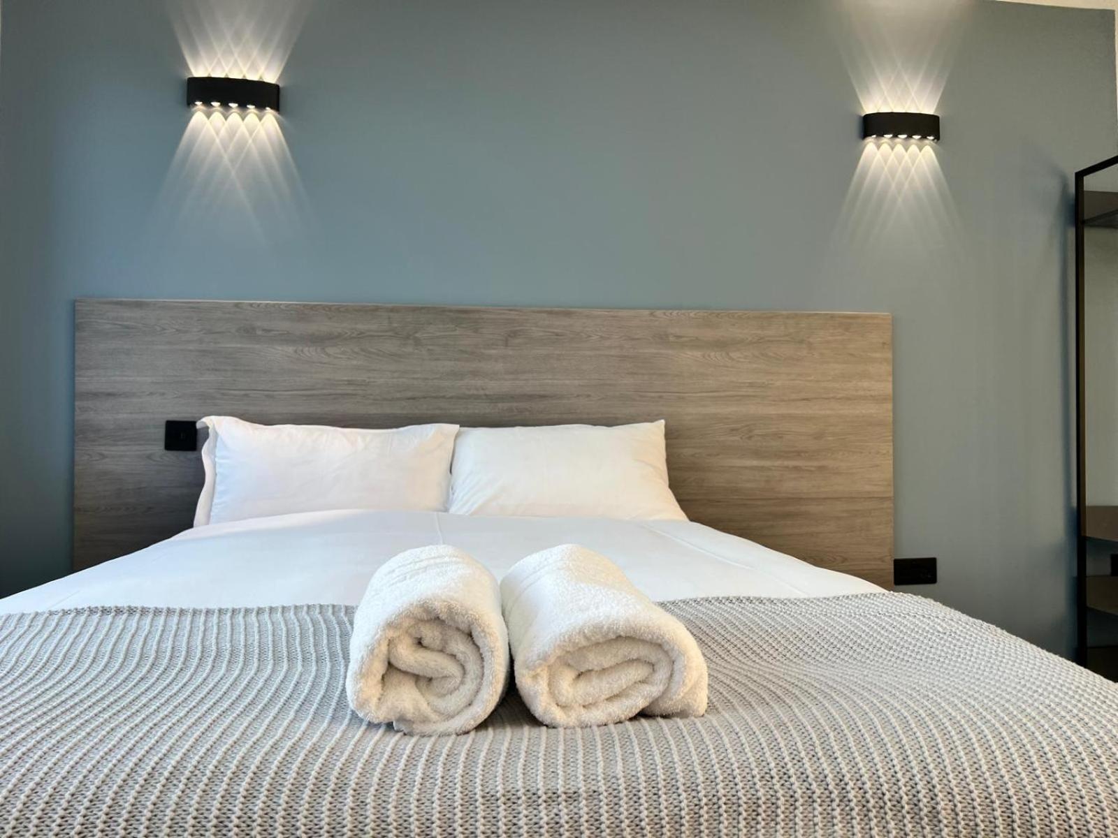 Thandi House Heathrow Airport Ashford  Екстер'єр фото