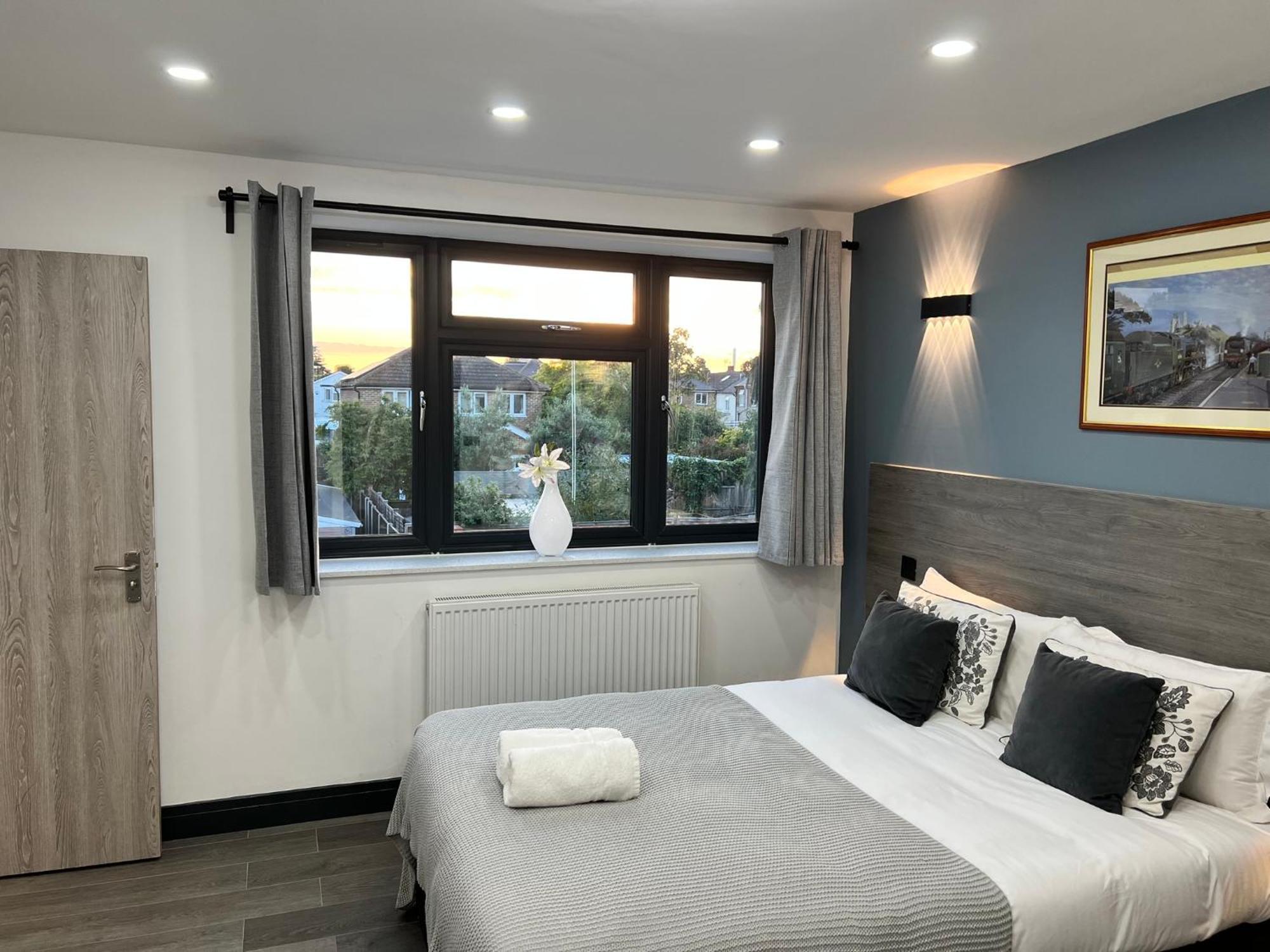 Thandi House Heathrow Airport Ashford  Екстер'єр фото